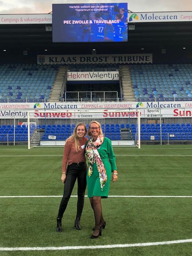 MarjonBooij's tweet image. Gelukt! Met hakken op het prachtige veld van #peczwolle. Inspirerende masterclass van #Travelbags ism @PECZwolle