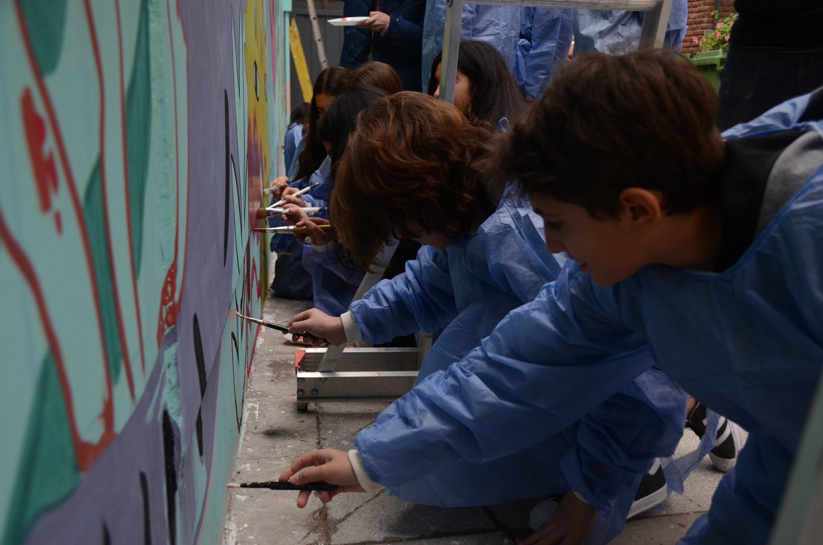 ORTArgentina's tweet photo. #ArteORT

En sede Belgrano, desde el Programa de Arte, se lanzó una convocatoria para que los alumnos realicen dibujos bajo la temática “Naturaleza”. Fueron presentados a la artista Ann Burkiewicz quien, con la profesora Jaki Charrúa, los reinterpretó y armó una composición. https://t.co/wNQfN6WwY7