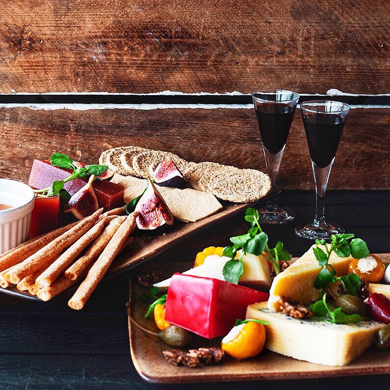 In this new #Aficionados masterclass ‘How to cheat this Christmas’, our chefs and mixologist will teach you some tricks on how to make delicious canapes and how to turn simple drinks into festive cocktails! Don’t miss out! Buy your tickets now: bit.ly/how-to-cheat-t… #foodie