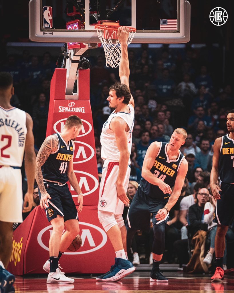 Carlos Quiñones on X: El Serbio Boban Marjanovic de 2,21 metros de estatura  (7 ft, 3 inch) juega para Los Ángeles Clippers en la #NBA y a la hora de  jugar es