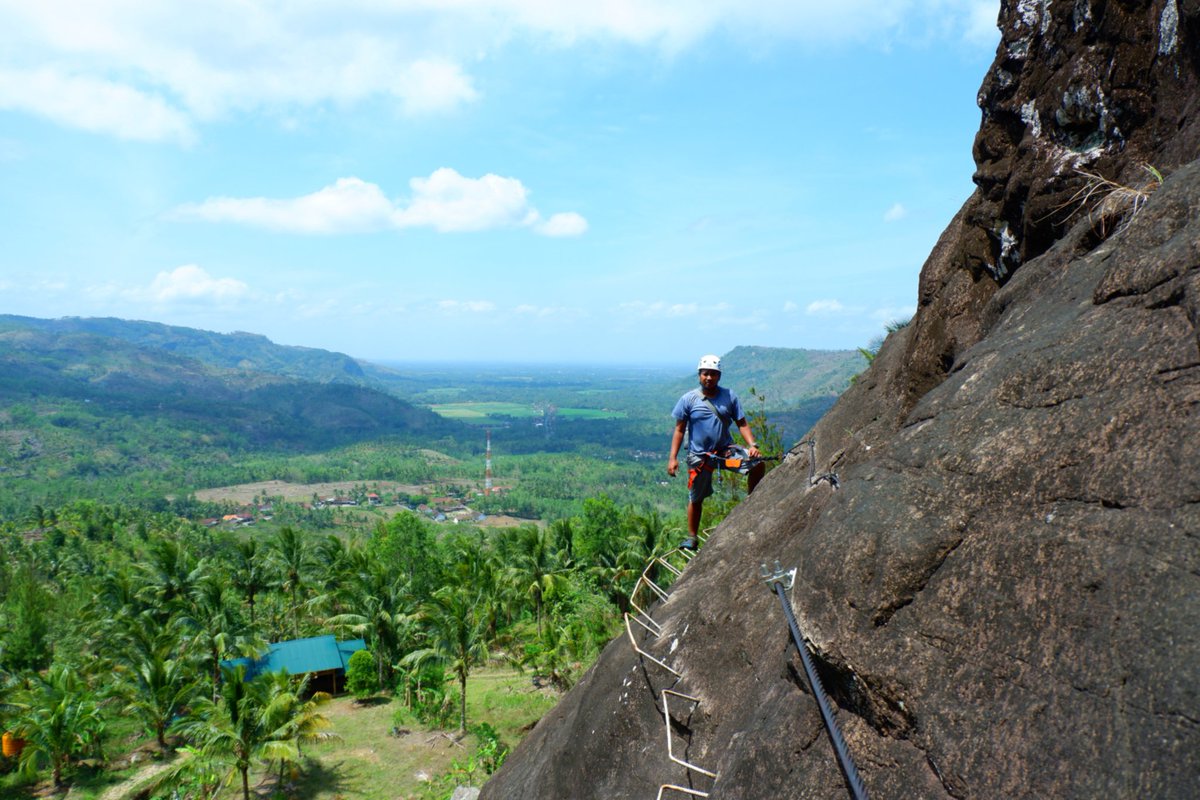 ara_adventure's tweet photo. Udah ke sini belomm..?
Yuk Bareng 
@ara_adventure 

Tebing Sepikul Trenggalek
#araadventure
#AFCU19  
#2019TetapReceh  
#TimnasDay 
#SenjataKita  
#TetapIndonesia https://t.co/fV3ZIvxZSu