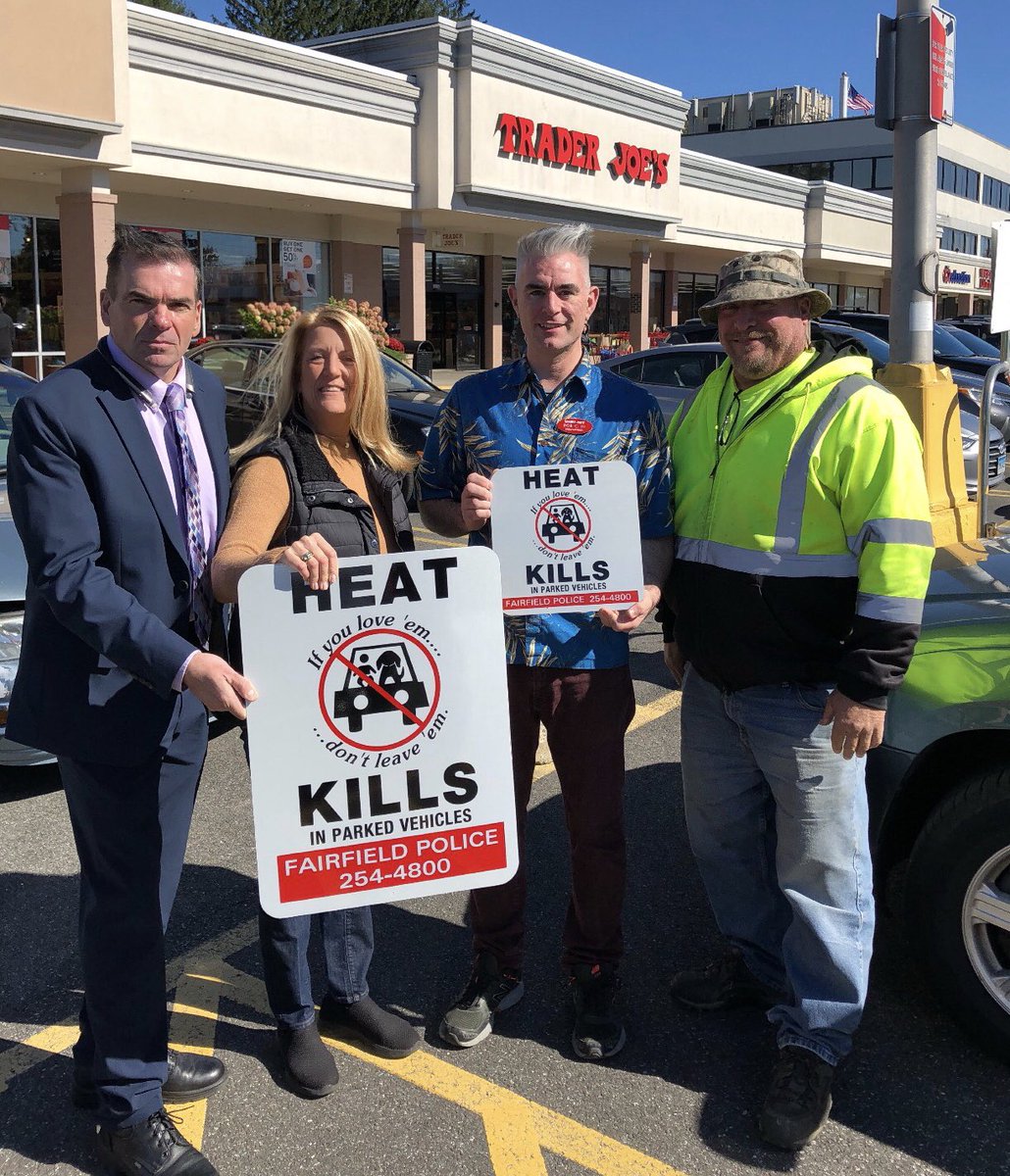 BrendaKupchick's tweet photo. Fitting way to spend the Chiefs final week finishing up our efforts over the summer by installing โHeat Killsโ signs. Kudos to Whole Foods, Trader Joeโs and Petco for your commitment to the safety of children๐ถ๐ผ and dogs๐ถ
#PublicSafety
#HeatKills
#Community
#BestChiefever https://t.co/YFkV0kkYm7