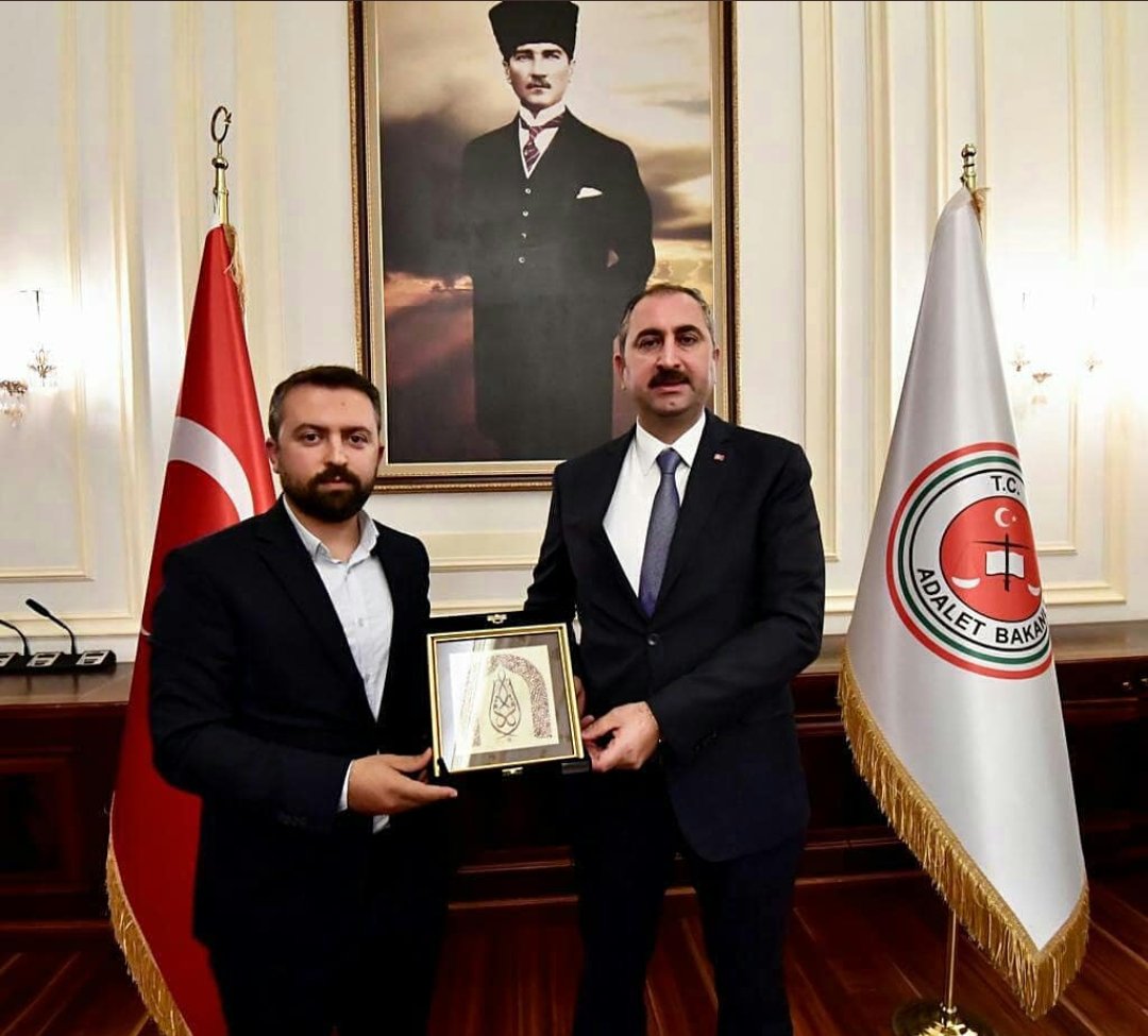 enes_sismann's tweet photo. ÖNDER İMAM HATİPLİLER DERNEĞİ ANKARA Başkanı @enessisman ve yönetimi ADALET BAKANIMIZ SAYIN ABDÜLHAMİT GÜL 'ü  ziyaret ettik. Bakanımızla İmam hatipler adına istişarelerde bulunduk. 

@RT_Erdogan 
@abdulhamitgul 
@hasandogan
@halitbekiroglu 
@enessisman 
@onderihlankara https://t.co/NR0GHKTu47