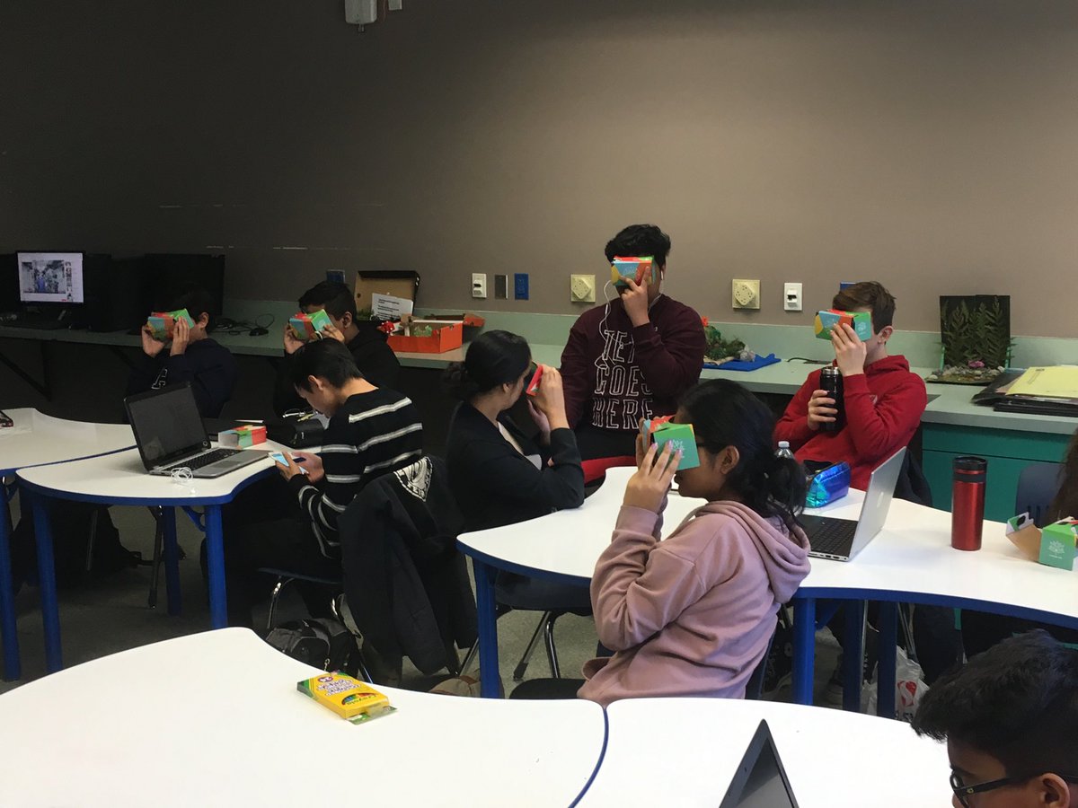 English teacher ⁦@mrdennisneufeld⁩ at ⁦@RHSS_34⁩ is extending curriculum and redefining the activity with virtual reality #abbyschools #VRintheclassroom #learningcommons