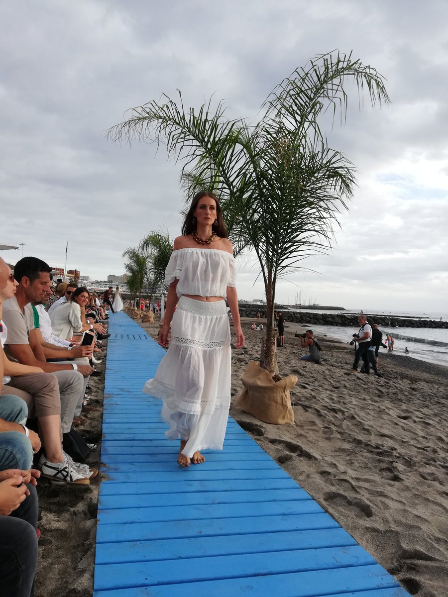 Pasarela comercial de 'Tenerife Fashion Beach Costa Adeje' en Le Club de Playa Fañabé @tenerifemoda @CabildoTenerife @CostaAdejeEN @Efraincan