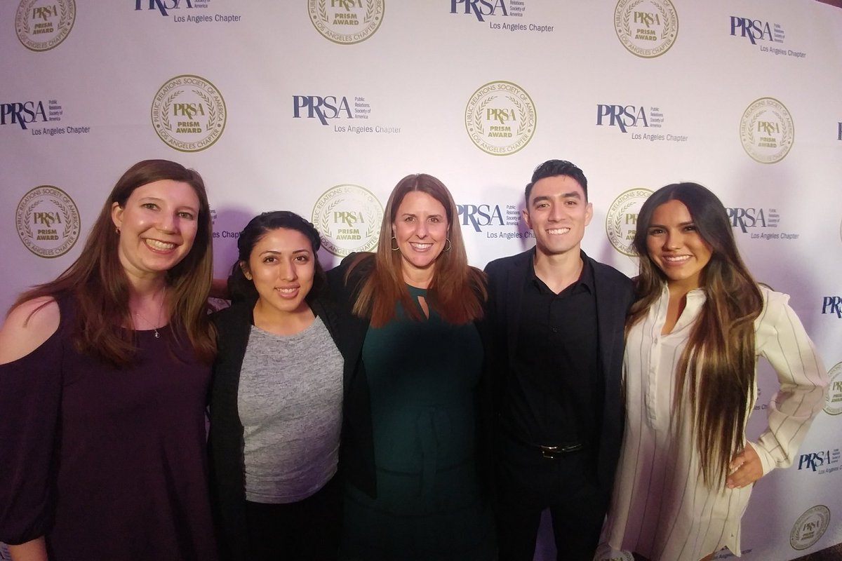 CSULBJPR's tweet image. Professor Ferris and four @prssalb members volunteered at the 2018 PRSA-LA PRism Awards last night. They helped make sure the event ran perfectly, while having the opportunity to network with PR professionals! 
#PRSSALB #PRismAwards #CSULBJPR