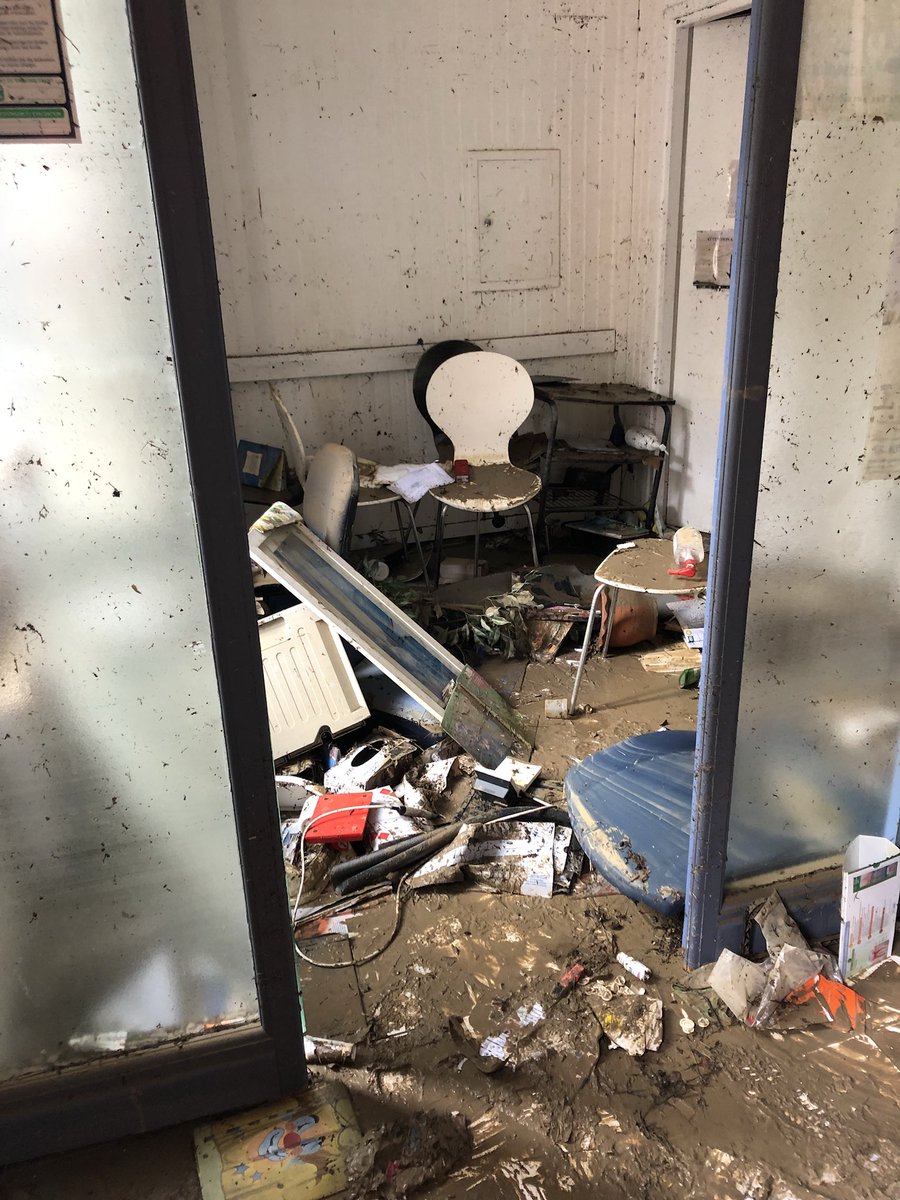 Avec Agents généraux #AXA #SudOuest, o cœur des zones ravagées #inondations11, échanges poignants avec les habitants &amp; ceux qui les aident. #Courage &amp; #Solidarité. Point sur mobilisation <a href="/AXAFrance/">AXA France</a> avec <a href="/Prefet11/">Préfet de l'Aude🇫🇷</a> &amp; forces de secours et sécurité <a href="/SDIS11OFFICIEL/">Pompiers de l'Aude - SDIS11</a> <a href="/FFA_assurance/">FFA Assurance</a>