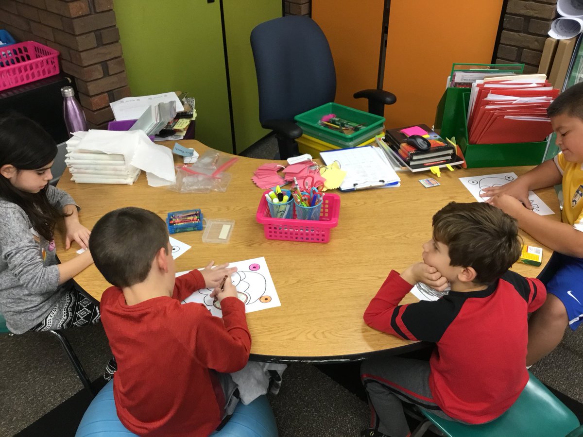 crajhoward's tweet photo. #pawsitivelyawesome great day with @craMrsFinn class. Making buddy bats https://t.co/EzSxzLZFyb