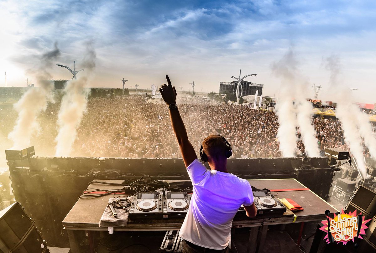 ASummerStoryOfi's tweet photo. #ASOT600MAD, #ArminOnlySpain, #ASummerStory2015, #ASummerStory2017, #ASummerStory2018... ¡Próxima parada #ASOT900Spain! 💜

🗓 9 de marzo
📍 IFEMA, Madrid
⚡ @ASOTSpainOffi
🎟 Primeras entradas a la venta: miércoles 24 de octubre a las 12:00h en https://t.co/DYUM8dTynS https://t.co/e9HyRQStA3