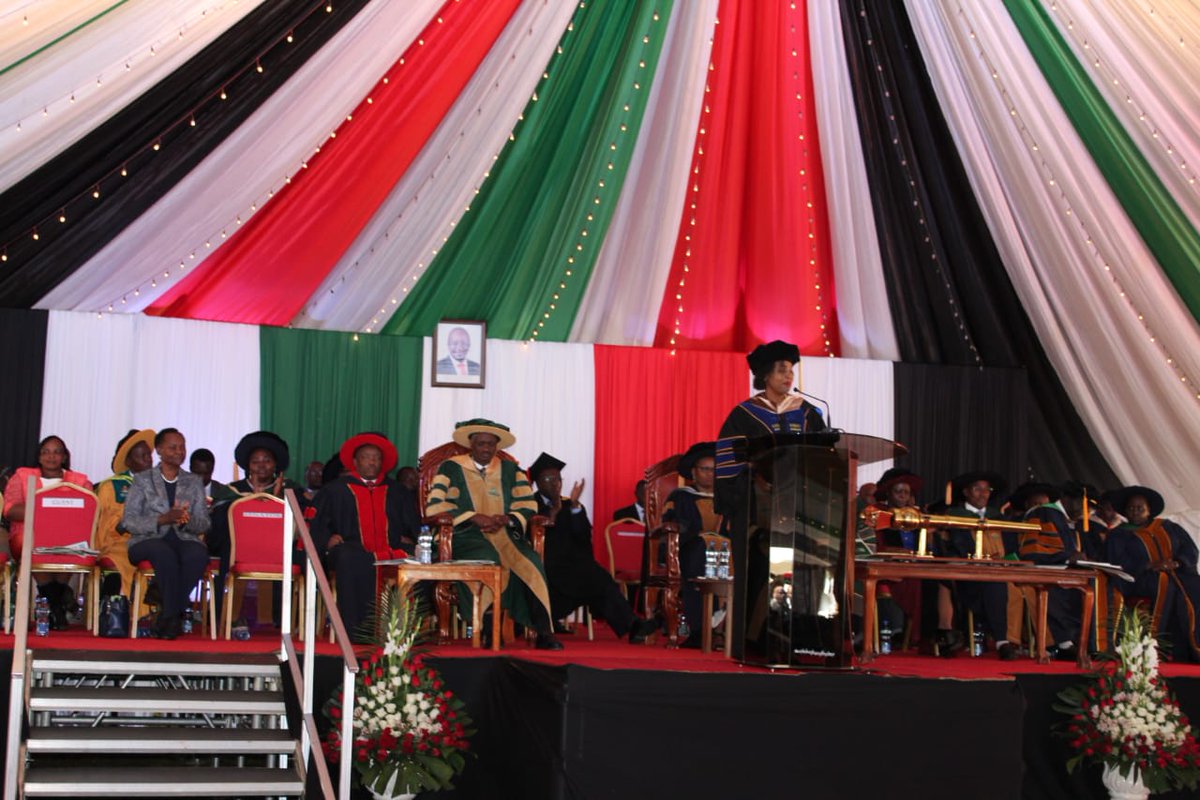 SonoiyaLawrence's tweet photo. The graduates are the  conquerors! Step to the world and be trailblazers. Work with the rest and ensure their is a change in the society . #Karu6thGraduation https://t.co/boa7RO0URC