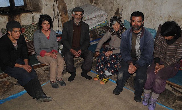 Hayrete düşüren yaşam!
- Parayla alışveriş yapmıyorlar
- Teknoloji yok
- Hayvanlar dışında başka canlı görmüyorlar
dha.com.tr/r/1607704