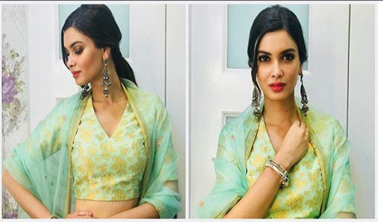 Knewsindia's tweet photo. Birthday Bash: पहली ही फिल्म से फेमस हुई कॉकटेल गर्ल
https://t.co/B8YVrdtVW5
#daynapenti #coktel #birthdaygirl #happybirthdaydaynapenti #BoxOffice https://t.co/mMnPkKarxw