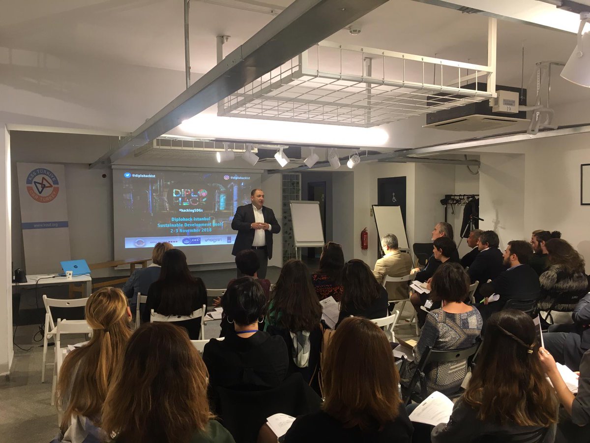 DiplohackIst's tweet photo. Mr. @bkilicist from UPS Turkey is onstage! #hackingSDGs ! https://t.co/NHvkABH1J1