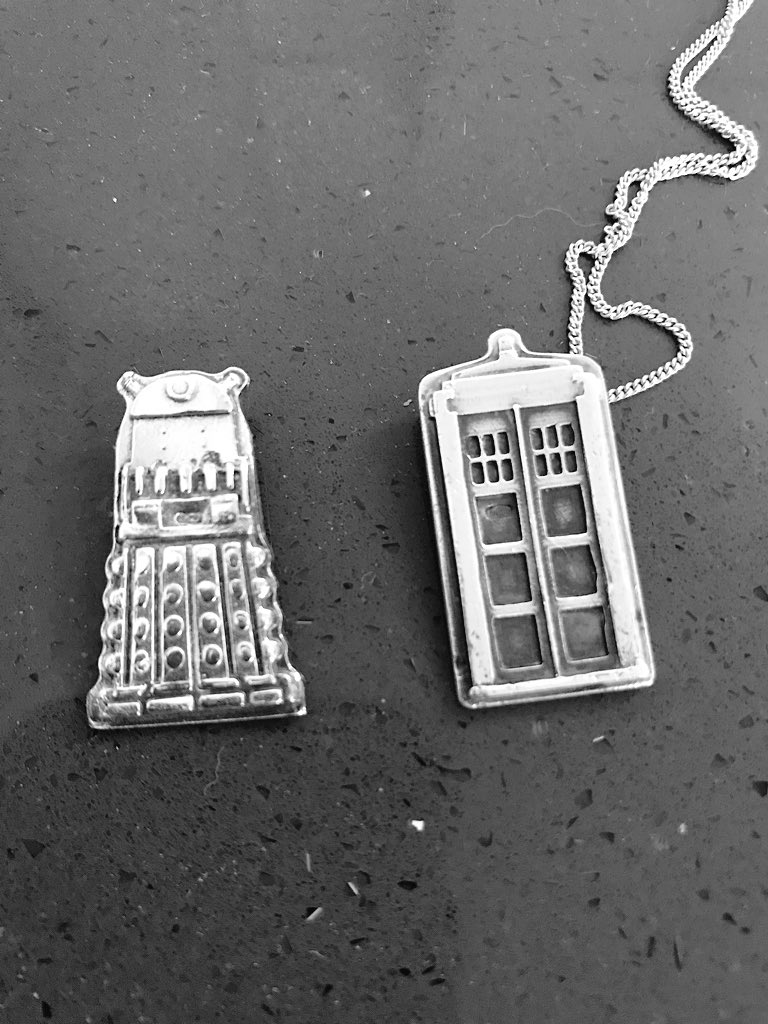 SusanCalman's tweet image. Many of you have previously commented on my lovely TARDIS necklace. Well the brilliant @DawnGillDesigns who made it sent me a gorgeous Dalek necklace to add to my nerd jewellery collection. Adorable.