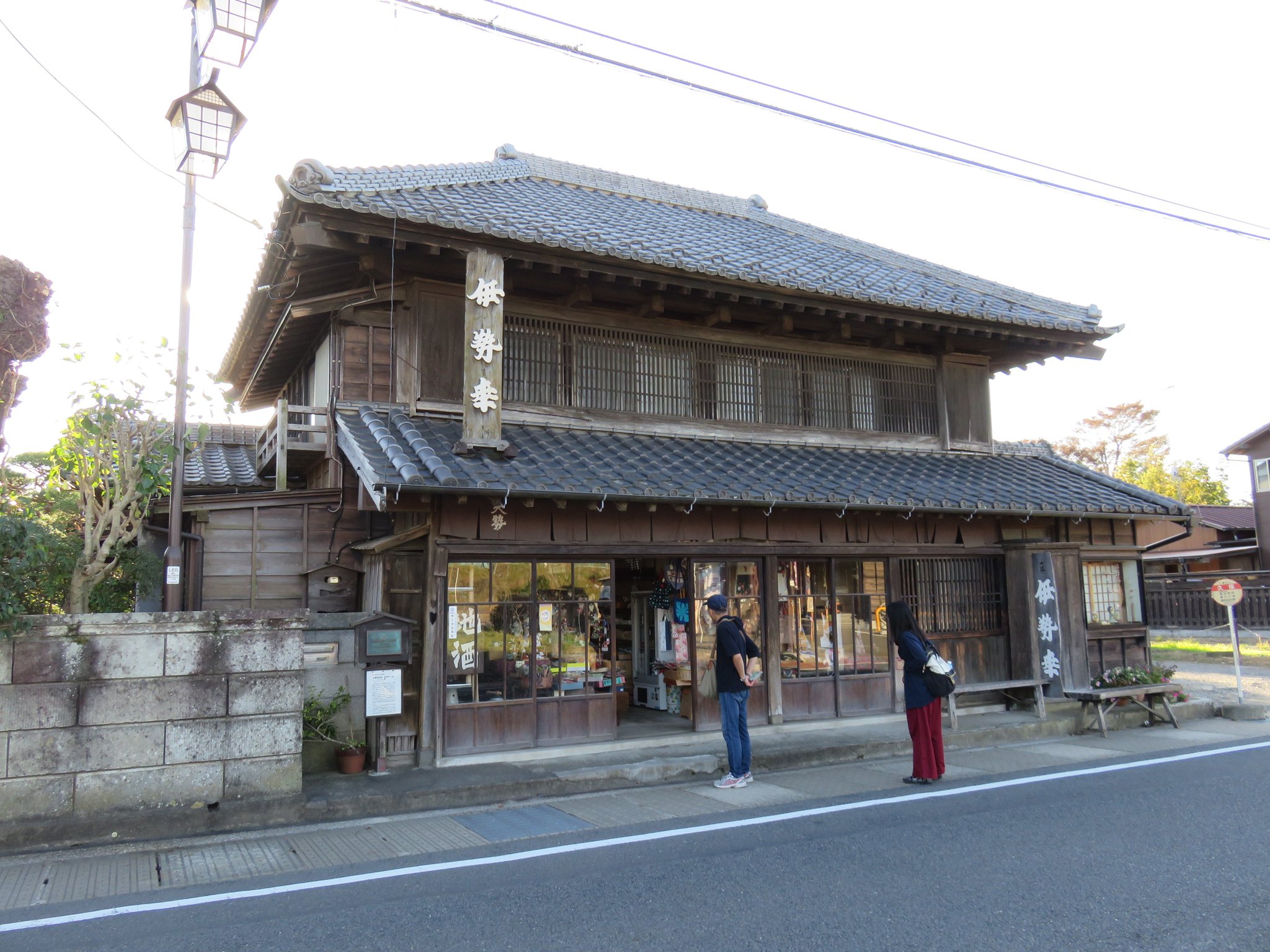 浦山慎也 A Twitter 城の反対側にあるので忘れがち ですが 実は素晴らしい城下町商店街 城下町らしい古風な建物と なぜか昭和レトロな建物が混在しています 浦山慎也 A Twitter 城の反対側にあるので忘れがち ですが 実は素晴らしい城下町商店街 城下町らしい古風な建物と なぜか昭和レトロな建物が混在しています