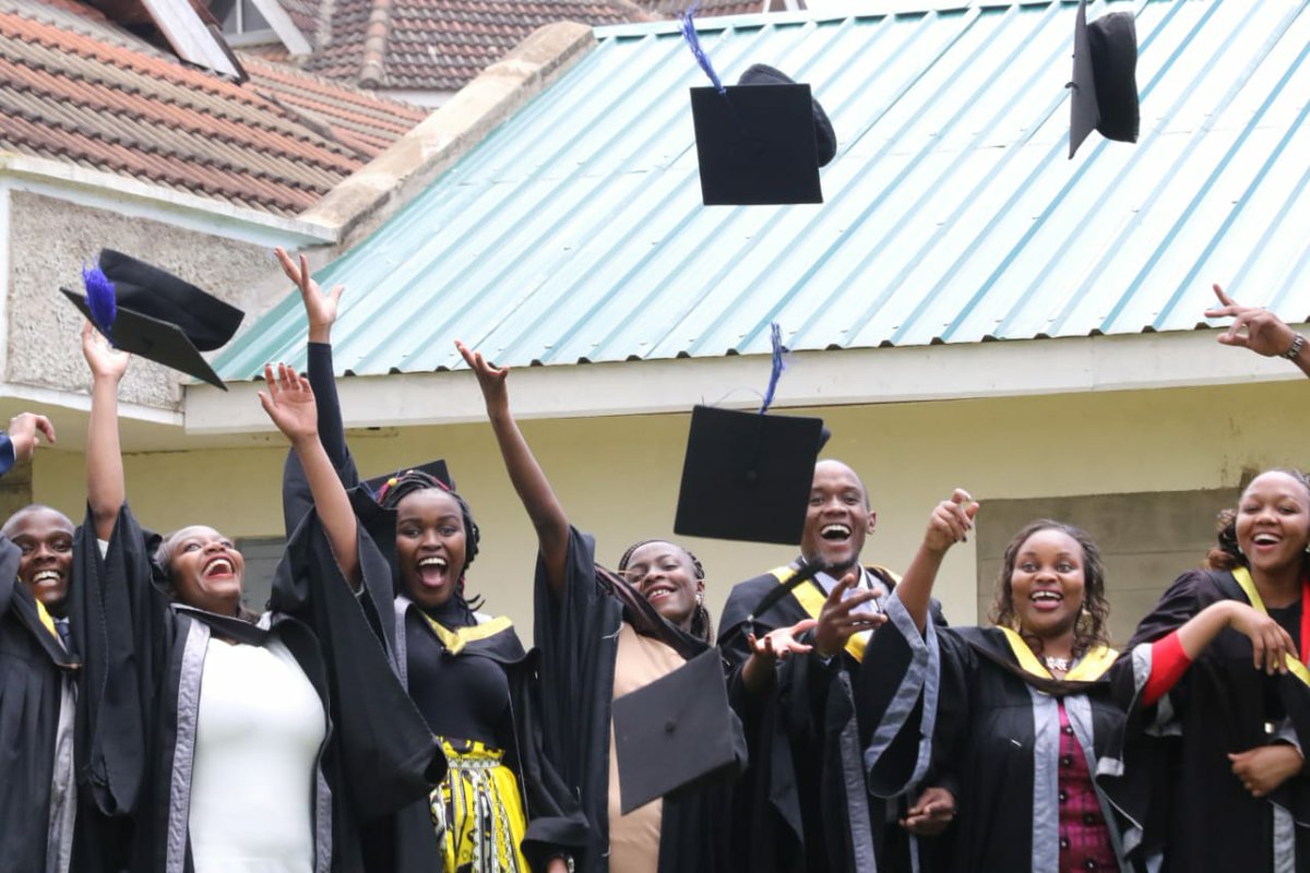 HisFausTiN's tweet photo. You guys never doubt you were born to do great things,!!
#KarU6thGraduation https://t.co/qkM5qKaWz1