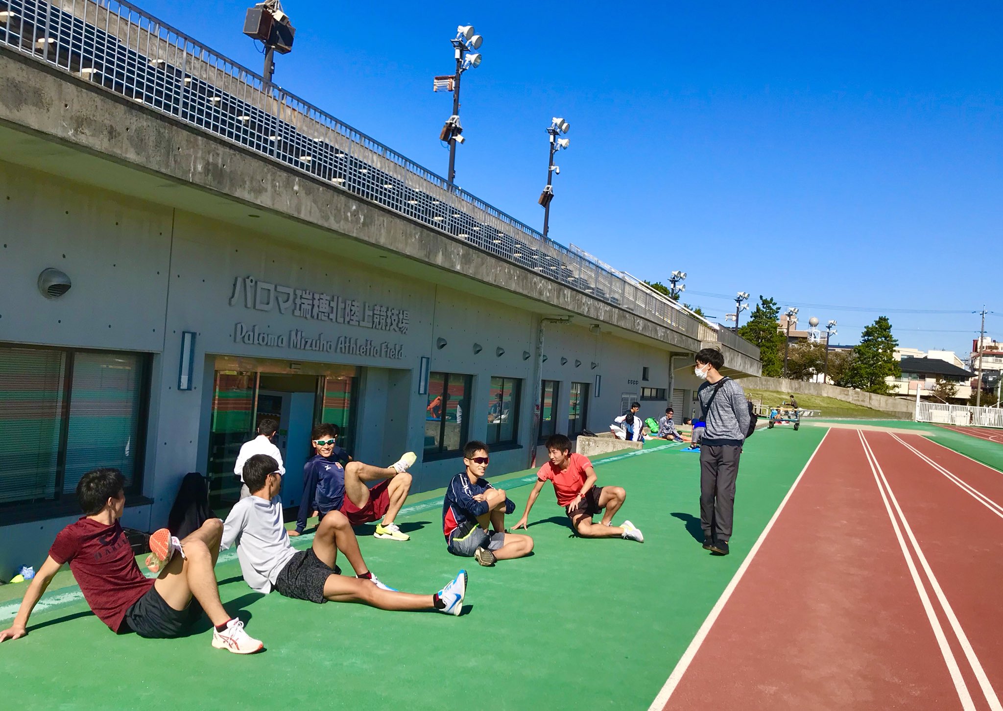 法政大学体育会陸上競技部 Pa Twitter 18 11 2 金 本日 法政大学の全日本エントリーメンバーは名古屋市内で調整練習を行いました 全日本大学駅伝まであと２日 区間エントリーは15 30以降に掲載予定です 大畑マジック パロマ瑞穂北陸上競技場 T Co