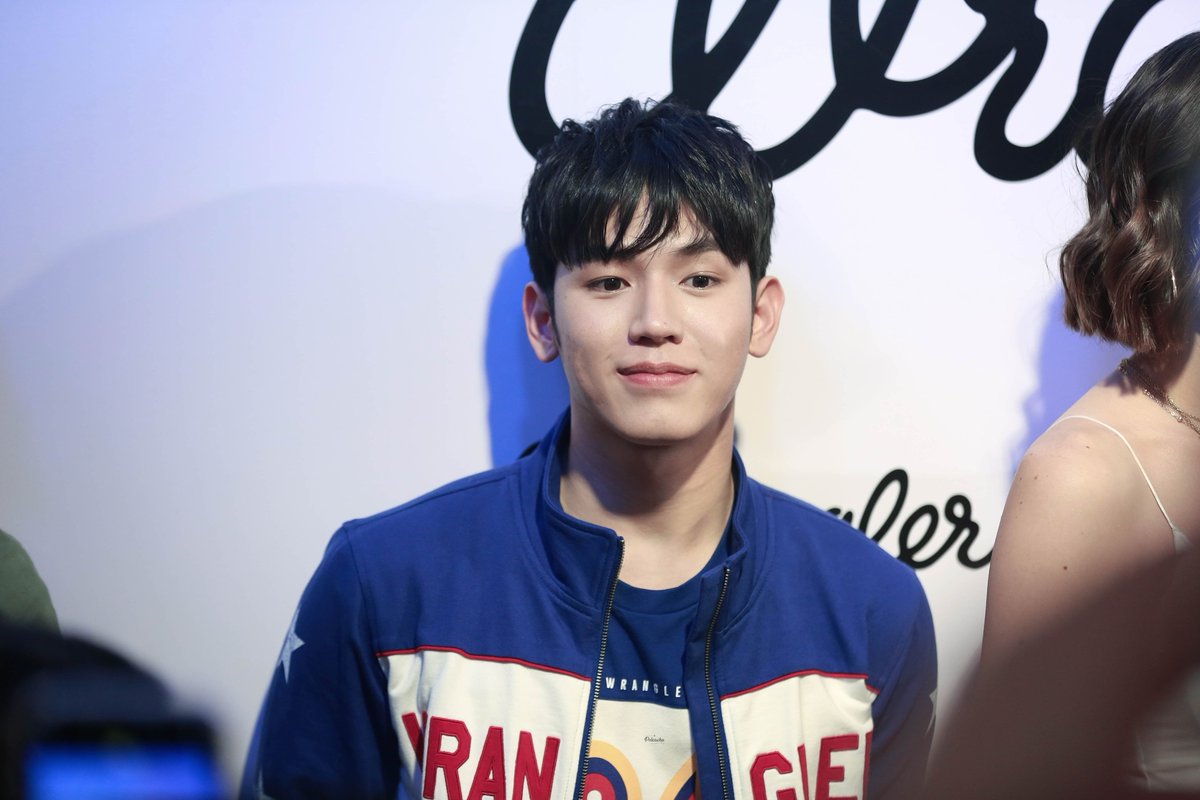 Polcachu's tweet photo. (๐๑/๑๑/๒๕๖๑) :: #WranglerCustomizeStore #WranglerThailand
You'll find that life is still worthwhile, if you just smile. ☺️
@New_Thitipoom
#Newwiee #ฮันนี่ #เตนิว #โพก้า #polcachu https://t.co/4cwYZJB9BL