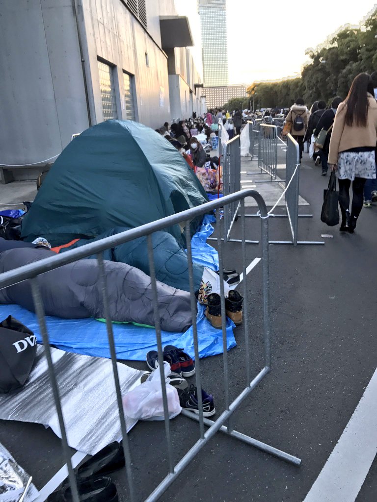 Ales 固定ツイrtでもいいから見て 今日は金曜日 きんようび でジャンプフェスタ 19開催まであと50日ですが ここ数年 当たり前知らず等からジャンフェスの徹夜組が悪くなっていて 始発組でも買うことができない人が増えています 金曜日 Jf19 Jf 幕張
