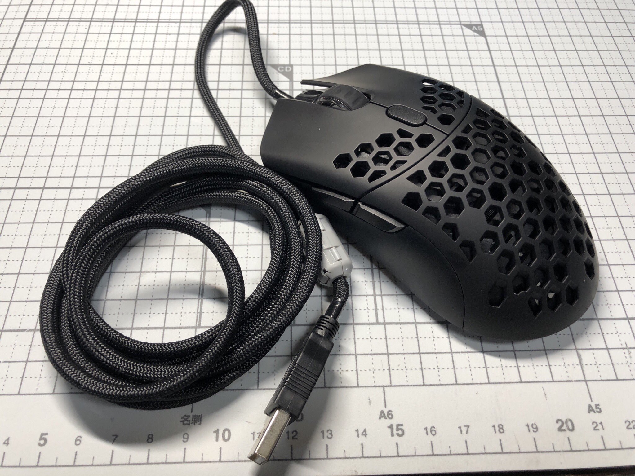 Hid Labs 私物ですが 究極のfinalmouse Ultralight Proが完成しました パラコード化 メインボタンのクリック硬さ軽減 全スイッチの交換 底面の研磨 Hyperglide化が施されています T Co Ikozmpycdh Twitter
