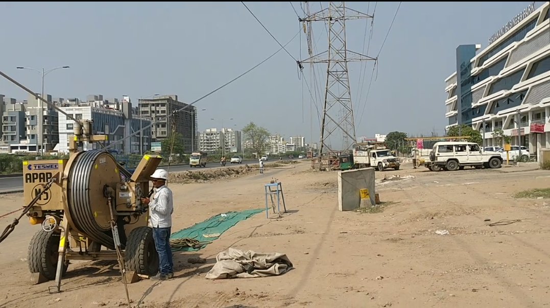 MonalPatelMAP's tweet photo. TESMEC machine in use by Apar Ltd for a reconductoring project of Torrent Power Ltd. in Ahmedabad
#TESMAP #TESMEC #AparLtd #Project #Machine #TorrentPowerLtd #Ahmedabad https://t.co/qHx5qHFBgT