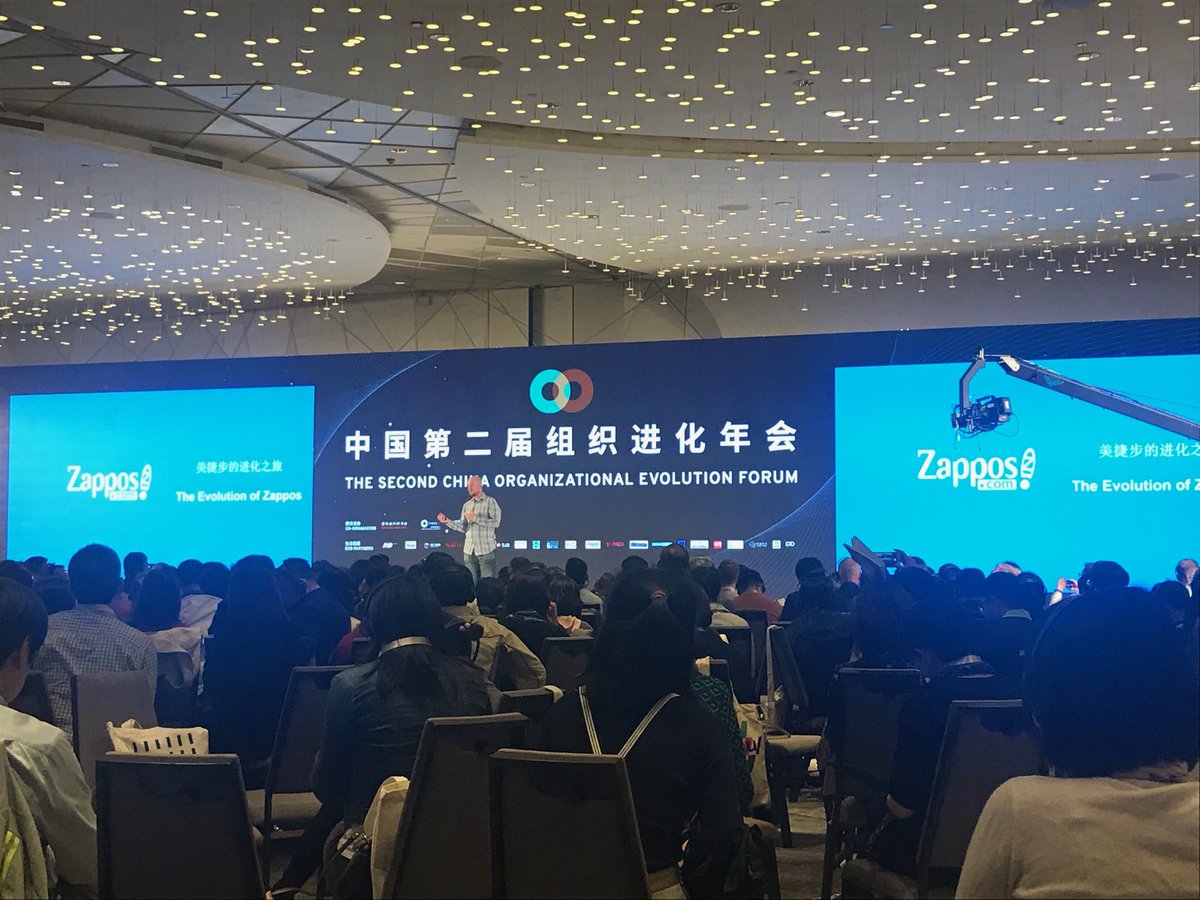 DougKirkpatrick's tweet image. John Bunch rocking the 2nd China Organizational Evolution Forum with the awesome @Zappos evolution story... ⁦@ZapposCulture⁩ ⁦@ZapposInsights⁩ #futureofwork #organizationalevolution #triumphofthecity #holacracy
