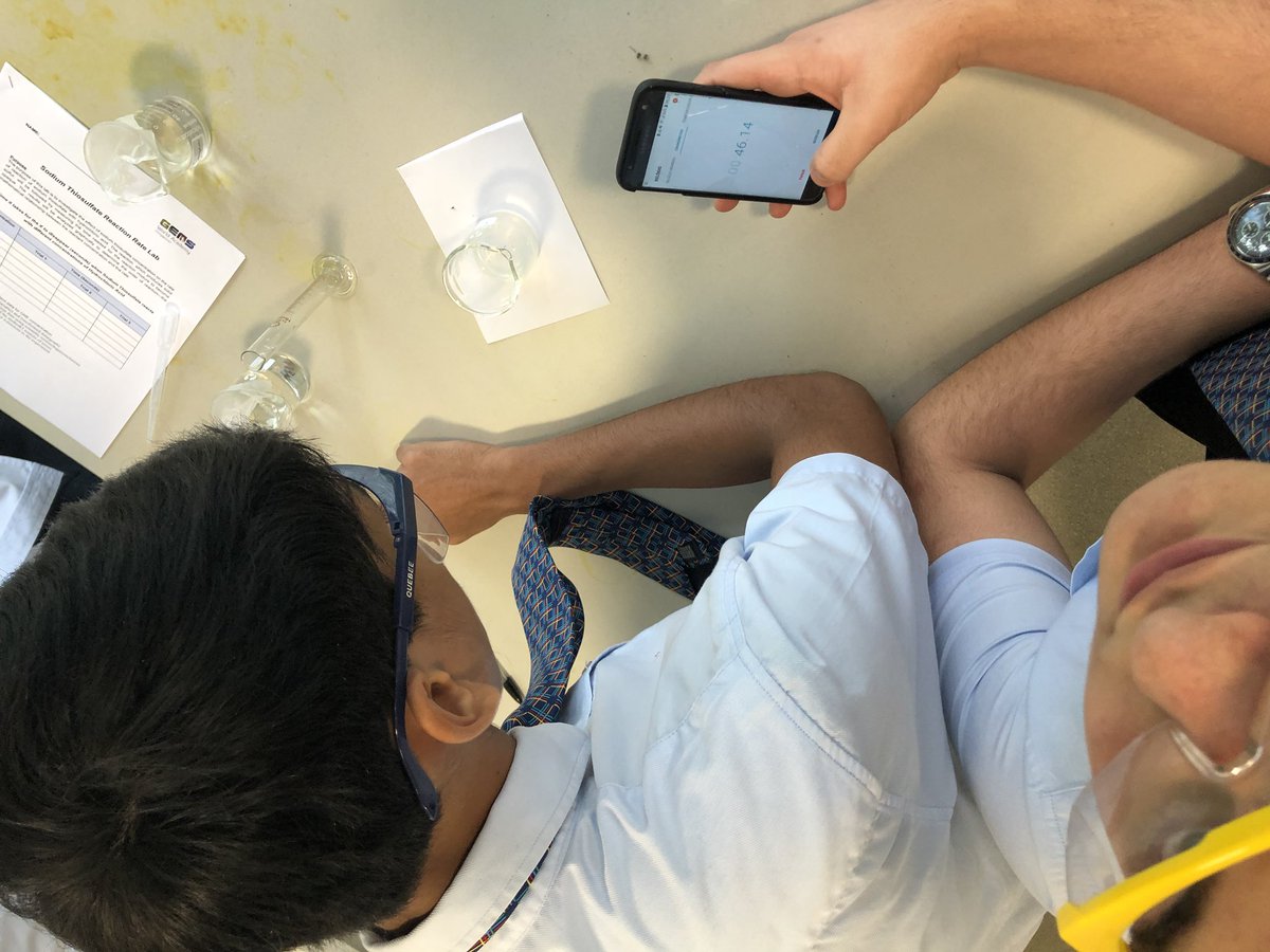 tdgrundhoefer's tweet image. G10 MYP Science students @GEMS_Singapore investigating how the  concentration of acid  affects rate of a chemical reaction.   #mypscience #ibscience