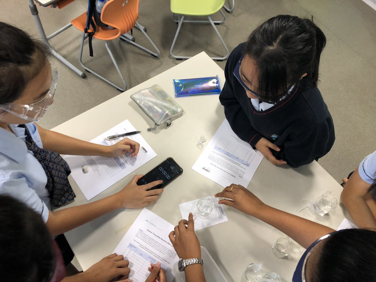 tdgrundhoefer's tweet image. G10 MYP Science students @GEMS_Singapore investigating how the  concentration of acid  affects rate of a chemical reaction.   #mypscience #ibscience
