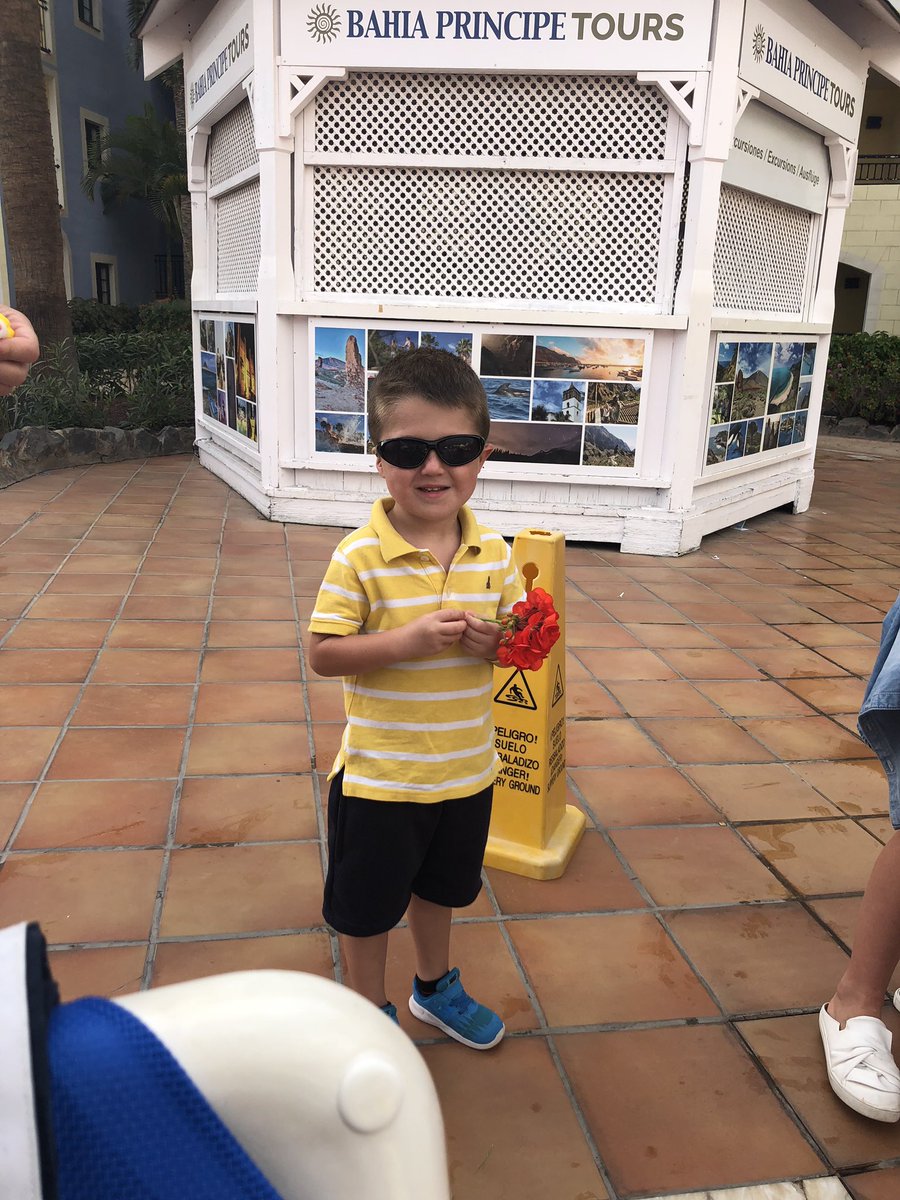 bufferlad1's tweet photo. Happy 4 th Birthday Bobby 😘😘😘 #littlebuff https://t.co/X1MbI9Mu0z