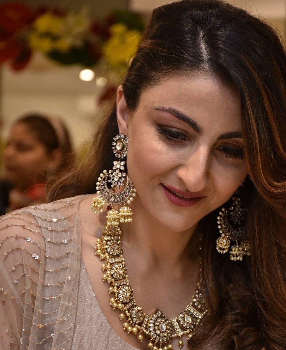 Glamour_Expo's tweet photo. @sakpataudi looked beautiful in these mesmerizing jewellery by Curio Cottage at their flagship store for the launch of the Miraya collection.

#TimesGlamour #IndiasLargestJewelleryExhibition #SohaAliKhan #CurioCottage https://t.co/CUSXeVdRoZ