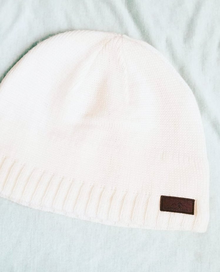 SantaAdvisor's tweet photo. So soft and stretchy. The white is pure white and goes with everything. Right in time for the cold weather! I love it and give it ⭐⭐⭐⭐⭐
#beanie #cachealaska #alaskastyle
https://t.co/vWCb2DQ6WT https://t.co/XdhRdseCtx