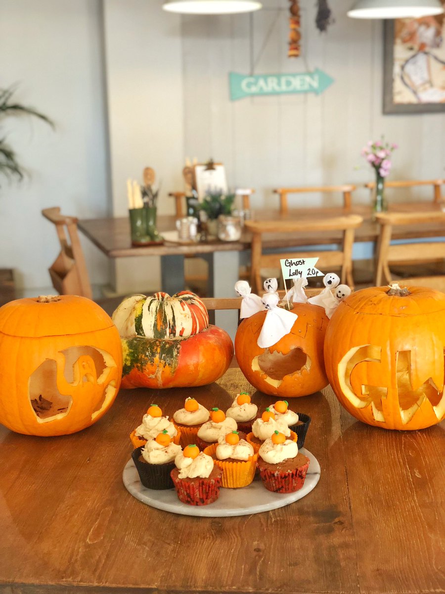 green_welly's tweet photo. Halloween is here 🎃 trick or treat? we choose treat! 🍰  #Halloween2018 #Coffee #cake #baking #sussex #Autumn #WednesdayMotivation https://t.co/lgabqiiBI6