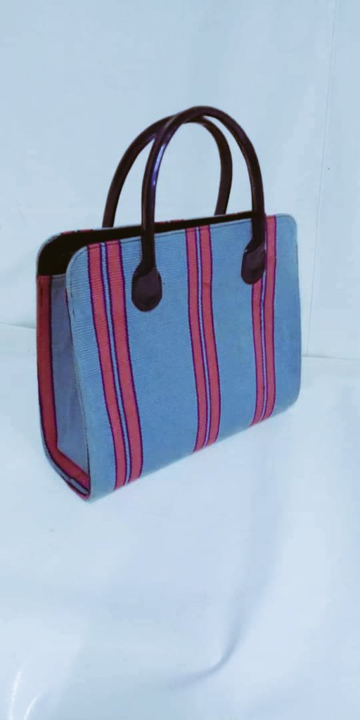 ranenkame's tweet photo. Afrique : inspirer, aspirer, valoriser, responsabiliser, reconstruire, se remémorer 🇨🇲 #madeincameroun #made237 #cameroun #art #bamoun #cameroon #pagneafricain #pagne #pagnetissé WhatsApp appel SMS https://t.co/KoMMkZmwB0