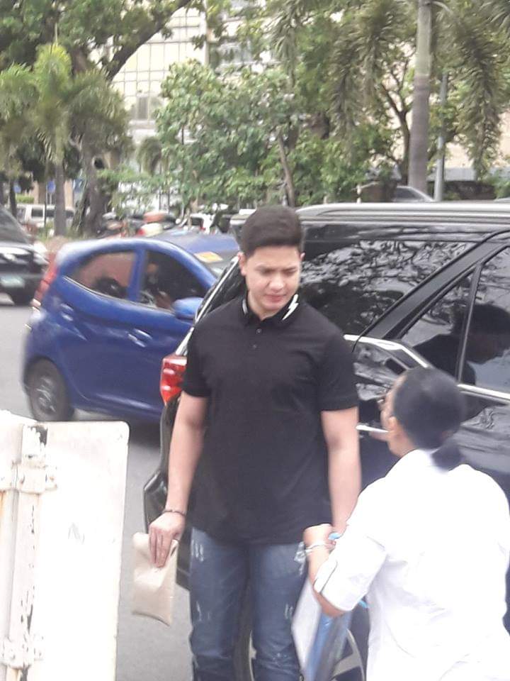 07Jaded's tweet photo. hanggang kelan ka magtatago sa closeta mo @aldenrichards02? Ladlad na oy! Tigilan na panloloko sa mga tao #Ladladna #ALDUBSimpleLoveRealLove https://t.co/vxYJbLa3AY