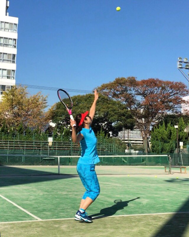 h_chikane_t's tweet image. 影がピクミン！！！
#サーブ練習 #テニス #servepractice #サーブ #serve #tennis #ピクミン