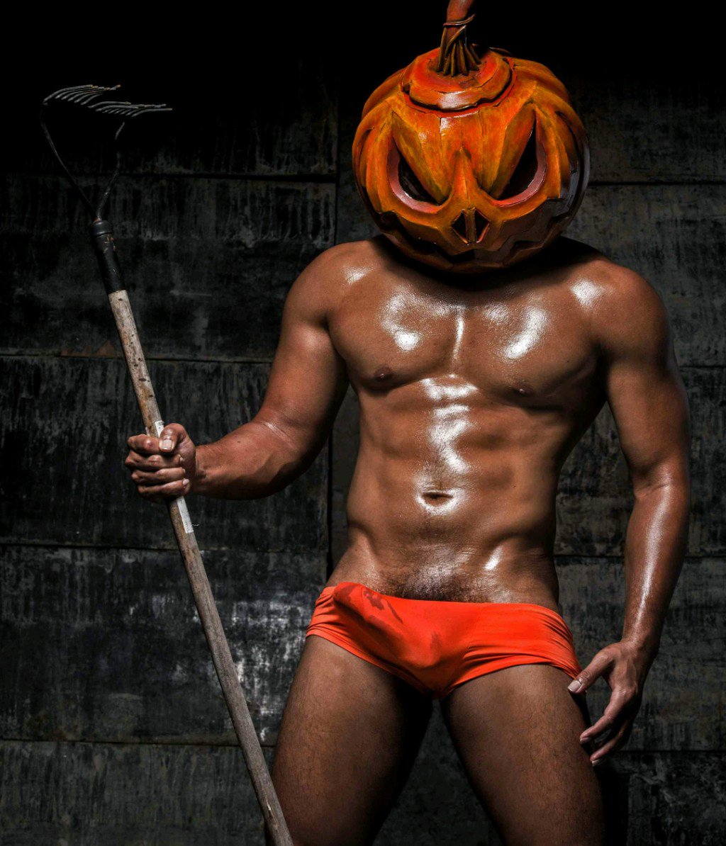 Our hunky Halloween tribute comes from SkiinMode studio and photographer Ko...