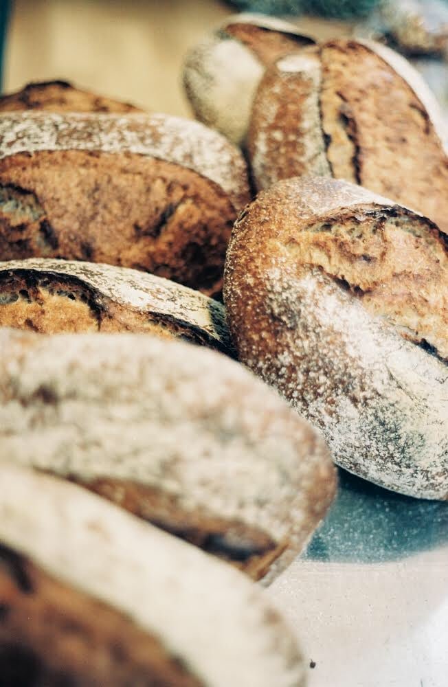 Niets lekkerder dan vers brood 😍 foto door Satellite June #dekeukenvankeek #bakkerij #biologisch #zuurdesem #utrecht
