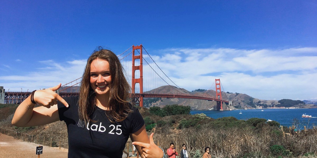 Unsere Kollegin Anja ist gerade in San Francisco unterwegs, um diese rote Brücke abzubauen und mitzubringen. Wir finden, dass sie mittlerweile besser zu Münster als zum Silicon Valley passt, und überlegen, wo wir sie hier platzieren können. Vorschläge willkommen!