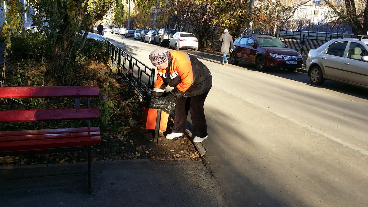 Приволжский -9. 
Огромное спасибо от жителей  дворникам, УК Приволжское ПЖРУ, за их не легкий  труд на территории микрорайона.🏡🏡🏡🏡 <a href="/promadm/">Promadm.samara</a>.