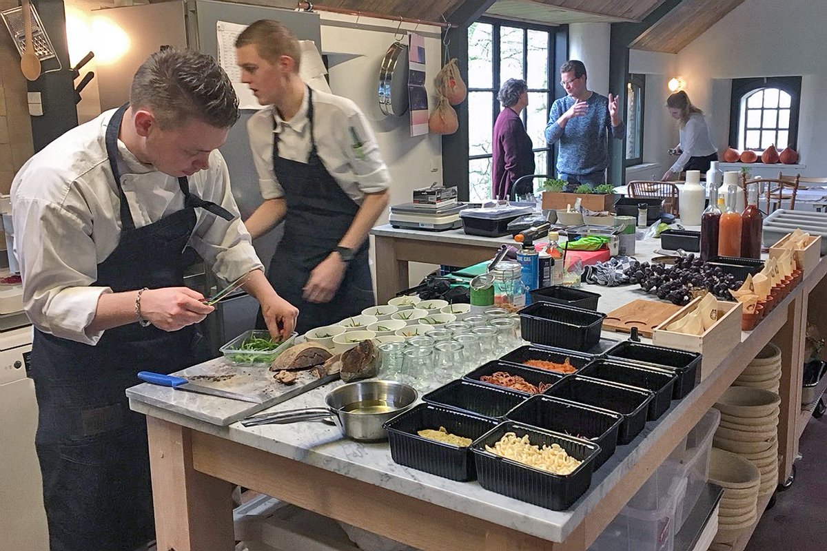 Morgen een prachtig sluitstuk van onze activiteiten tijdens <a href="/LF2018/">Castello</a>. Een fantastisch Food Event en Lecture <a href="/De_Kreake/">De Kreake</a> met topkoks <a href="/albertkooy/">Albert Kooy</a> en Gerard Voskuilen van @rocfriesepoort. #lf2018 #dutchcuisine #fotw #diner #5gangen #houtoven #foodevent #trots #dekreake #huns