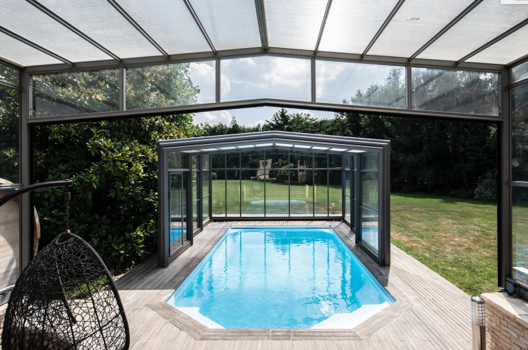 L’abri haut adossé sert aussi à couvrir différents niveaux.
Découvrez le reportage et le témoignage de son propriétaire : mag.abrisud.com/abri-haut-doub…
#abris #piscine #jardin #maison