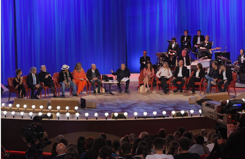 Questa sera al #MaurizioCostanzoShow tra gli ospiti di <a href="/Costanzo/">Maurizio Costanzo</a> #AlBano #RominaPower  <a href="/AsiaArgento/">Asia Argento</a> #DarioArgento <a href="/StefanoBettarin/">StefanoBettarini</a> #NicolettaLarini
In seconda serata su #Canale5
<a href="/WittyTV/">Witty TV</a>