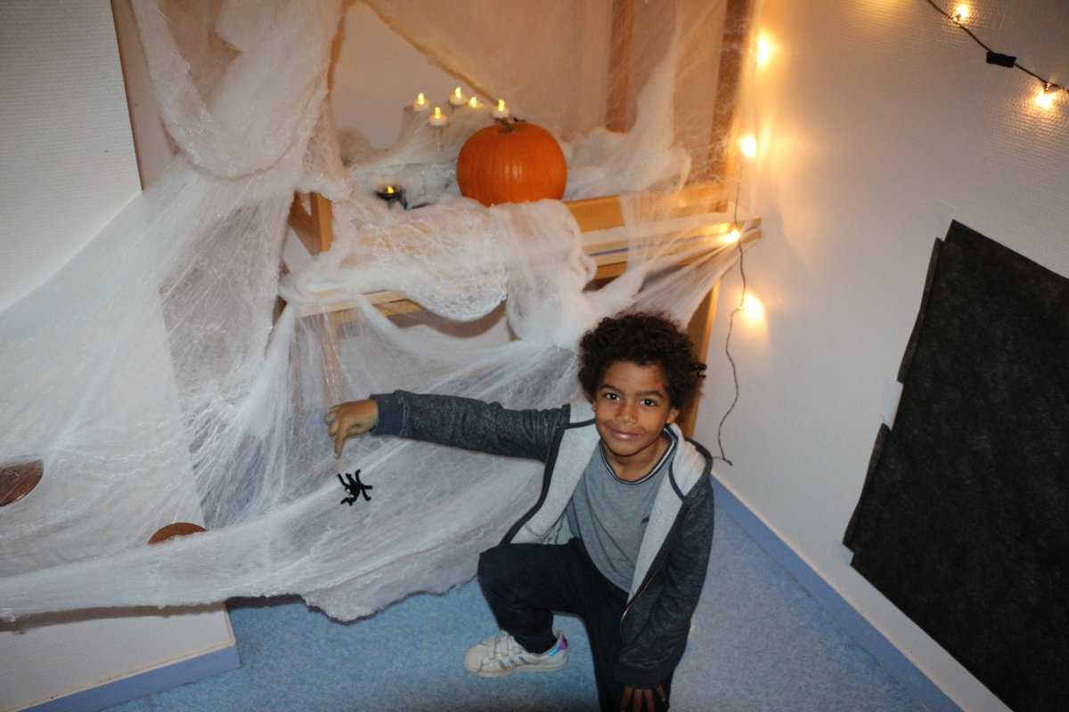 Telligo's tweet image. Fêter Halloween en #colo, les enfants ont réalisé de magnifiques décorations #DIY #HappyHalloween #Halloween2018