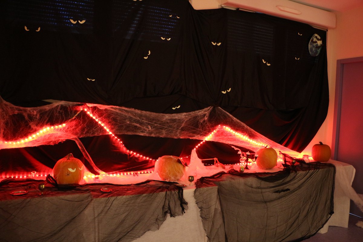Telligo's tweet image. Fêter Halloween en #colo, les enfants ont réalisé de magnifiques décorations #DIY #HappyHalloween #Halloween2018