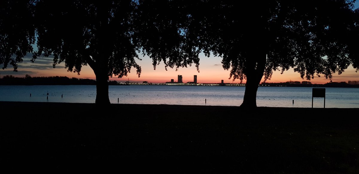 IvoHuizinga's tweet photo. Goedemorgen! Op naar Amsterdam... #zevenhuizerplas #strandgaper https://t.co/5xm0v4pdO2