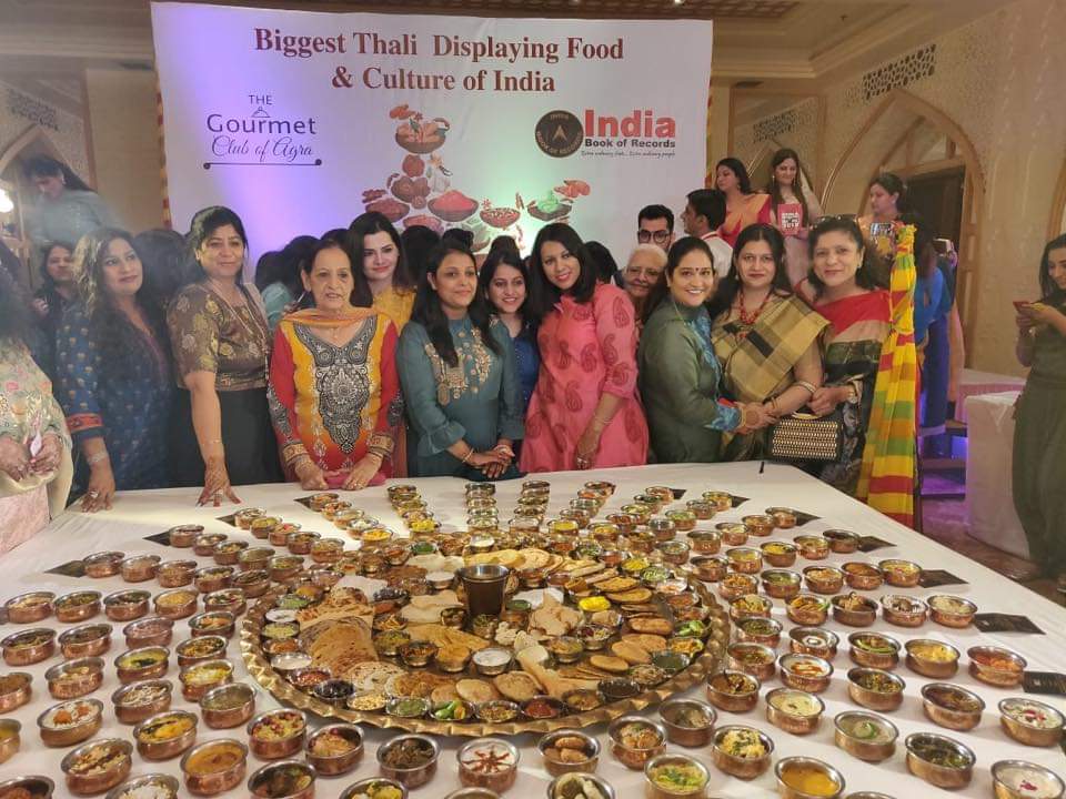 AgraMagazine's tweet photo. The Gourmet Club of Agra Created History by Entering in The 'India Book of Records' as the #BiggestThali ever Made by its Members from All over India under The Guidance of Mrs. Rennuka Dang ,President Gourmet  Club #TheGourmetClubOfAgra  #AgraNowMagazine #FoodAgra #TajCityagra https://t.co/MzFrn7wBdc