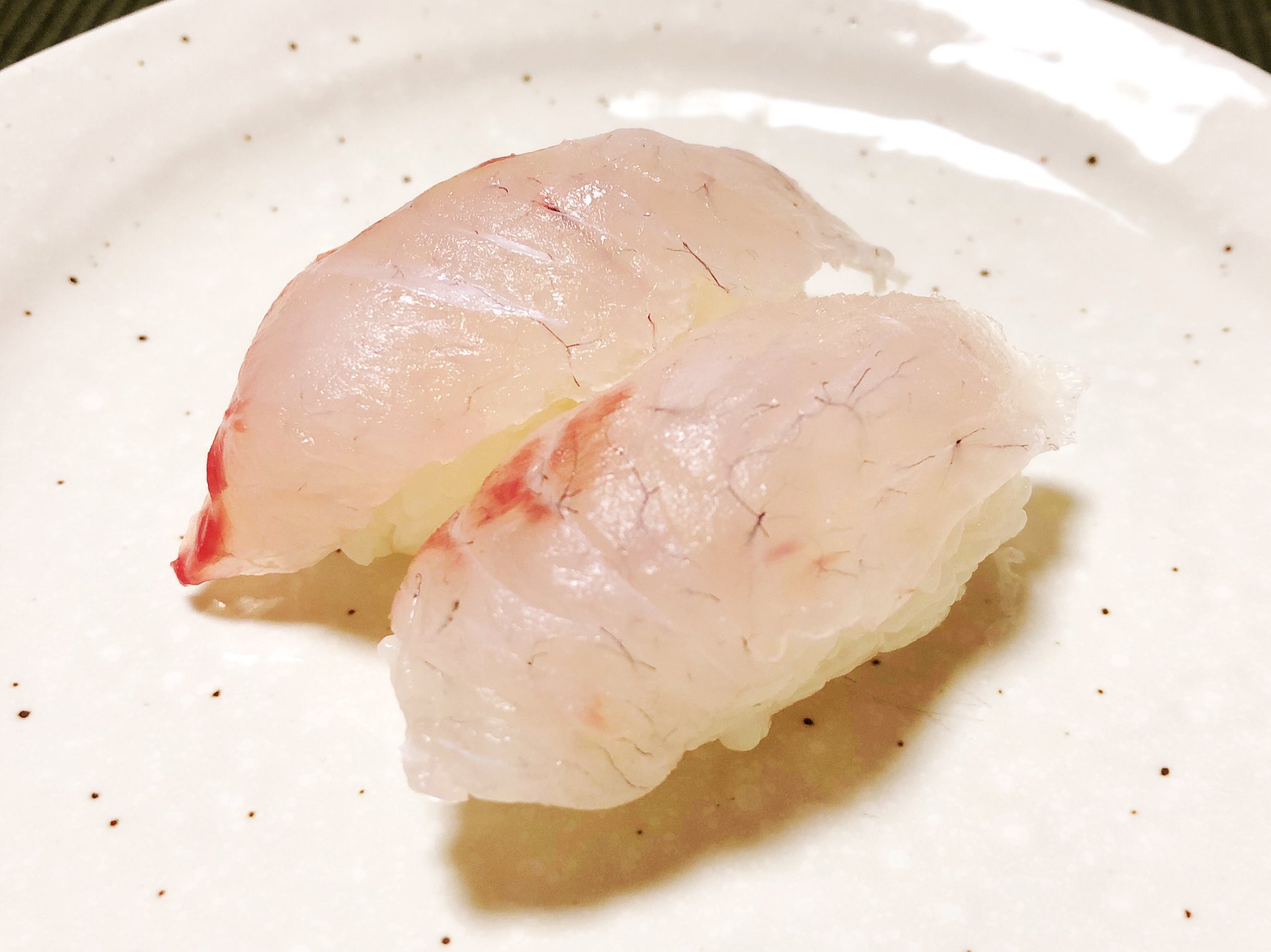 My図鑑 図鑑作成アプリの人 キビレ の寿司 ヘダイ として売られていた魚が顔つきからキビレだったので きっとお刺身も美味しいだろうということで握り寿司 美味です My図鑑 料理図鑑 料理 ごはん おうちごはん 自炊 晩ごはん 晩ご飯