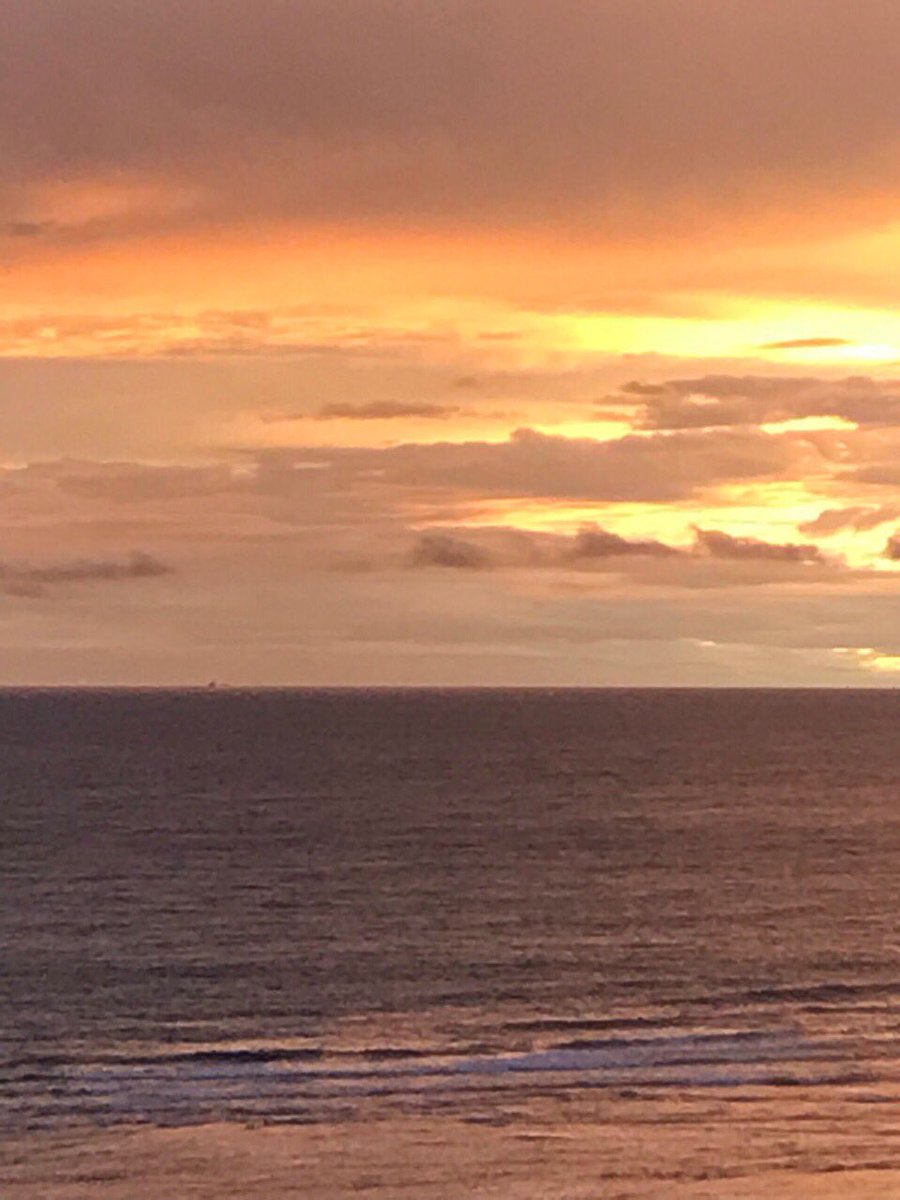 松浦 俊樹 アクトタワークリニック 綺麗な夕方の海の写真を頂きました