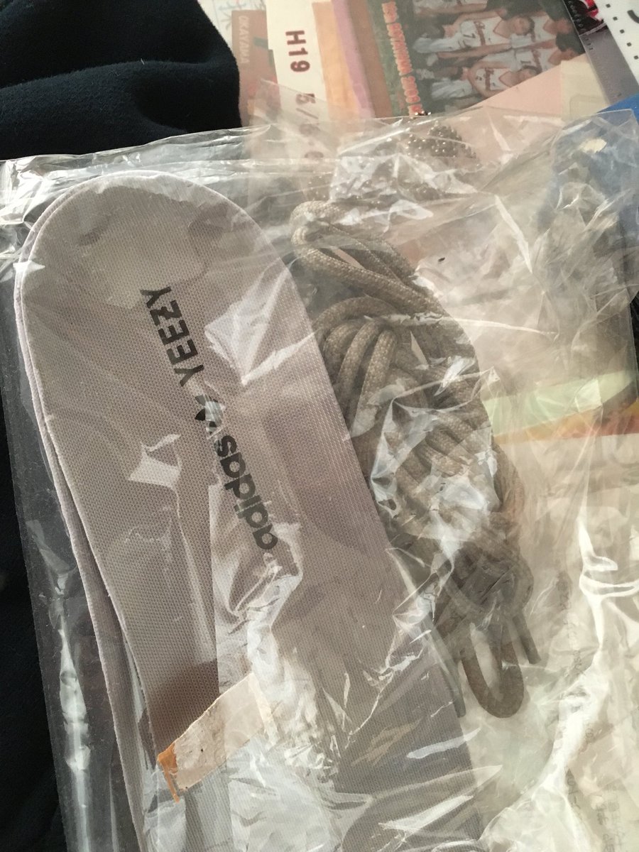sneaker_kicks's tweet photo. 売ります
Yeezy Boost 350 Moonrock
US9  27.5cm 状態7/10
4.5万込み
タグは必要であれば載せます。
DMもしくはリプください。
お手数お掛けしますが
@Samurai_ATC 様
@supreyeezy 様
@niwagure 様
@tenbaifi_fi_ 様
@FY_0417 様
@footgear_plus 様
@LifeonCommerce 様
RTお願い致します。 https://t.co/mlub6o7jRQ