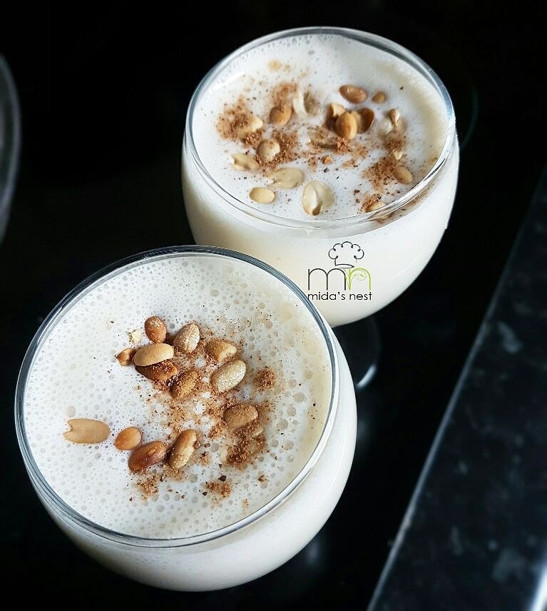 ghanaianfoodnet's tweet photo. Forget trendy smoothies, #icekenkey is the mother of all Ghanaian smoothies 😅🤤👌😋🇬🇭. It's made from leftover #kenkey hence a great #nofoodwaste candidate and it also makes a delicious breakfast! Thanks @midasnest #ecofriendlyutensils #banPlasticGhana #Ghanafoodnetwork https://t.co/aSzhJMywGx